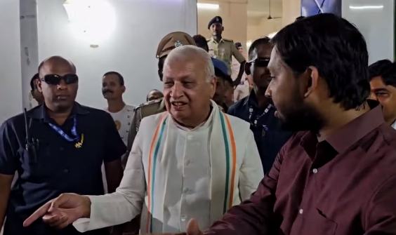 बिहार के राज्यपाल आरिफ मोहम्मद खान पहुंचे खान सर से मिलने, बोले – "यह युवक कर रहा है महान कार्य"