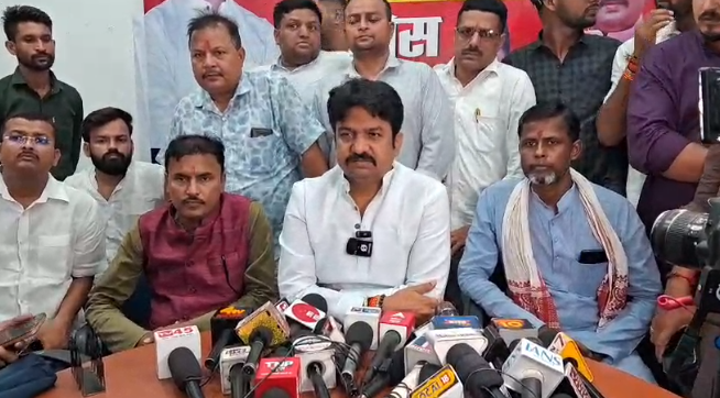 लोजपा (रामविलास) नेता का विपक्ष पर तंज चुनाव आते ही संविधान खतरे में, खत्म होते ही सब ठीक
