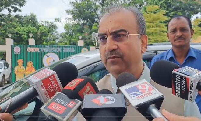 स्वास्थ्य मंत्री मंगल पांडे की तेजस्वी यादव को खुली चुनौती: "हिम्मत है तो मंच पर आकर बहस करें"