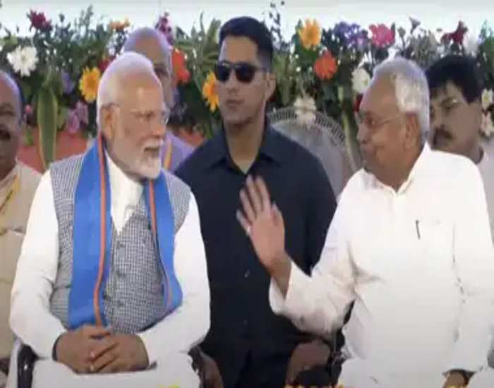 मोदी और नीतीश ने जमकर RJD को खरी-खोटी.