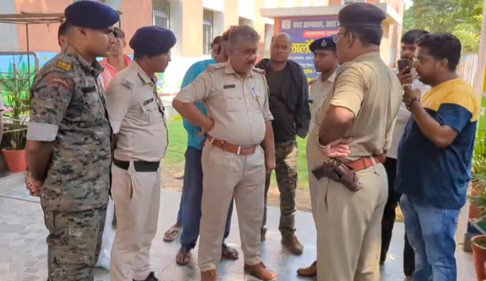 आरा-बक्सर फोर लेन पर ट्रक और कार की सीधी टक्कर, दरोगा की मौके पर ही मौत