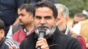 प्रशांत किशोर का तेजस्वी पर तंज: "नौवां फेल कलम बांटकर बिहार का राजा नहीं बन सकता"