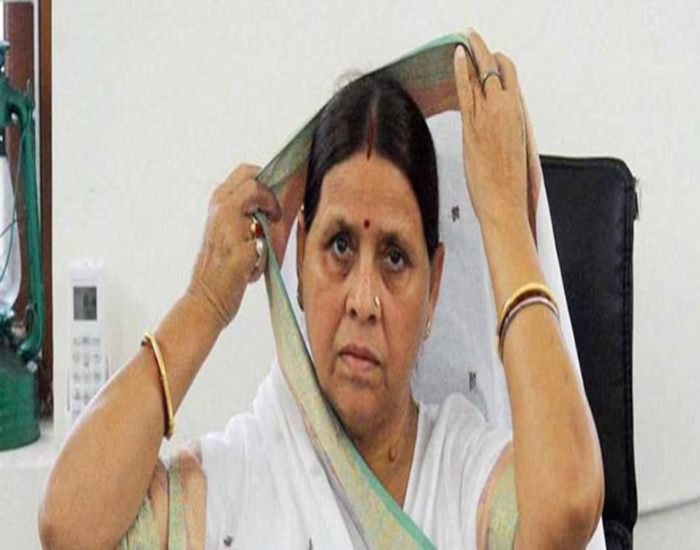 लालू-राबड़ी आवास के बाहर जश्न का माहौल, बज रहे ढोल ताशे ,नाच रही हैं महिलायें.