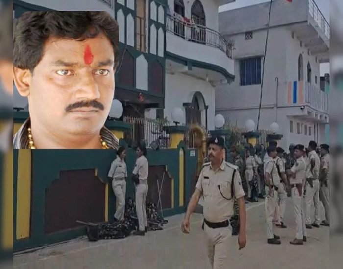 RJD विधायक रीतलाल यादव के गांव में आधी रात को 12 थाने की पुलिस का छापा.
