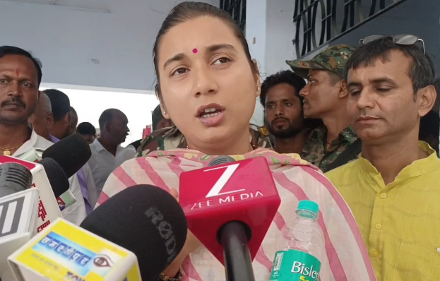 शांभवी चौधरी का तेजस्वी और प्रशांत किशोर पर तंज कहा जब मौका था तब चरवाहा स्कूल खोला, अब नौकरी की बात करते हैं