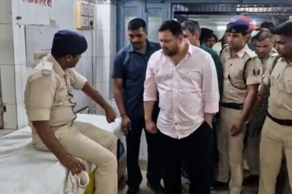 बाल-बाल बचे तेजस्वी यादव, काफिले में ट्रक ने मारी जोरदार टक्कर, सुरक्षाकर्मी जख्मी.