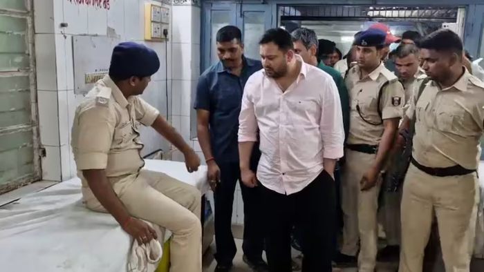 बाल-बाल बचे तेजस्वी यादव, काफिले में ट्रक ने मारी जोरदार टक्कर, सुरक्षाकर्मी जख्मी.
