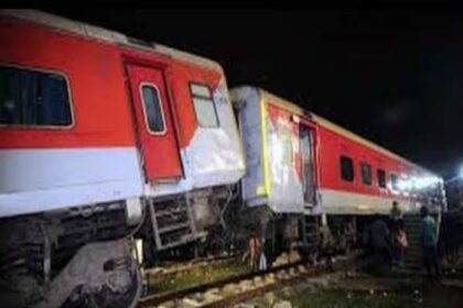 कटिहार में बड़ा रेल हादसा, सोनपुर डिवीजन में अवध असम एक्सप्रेस ट्रेन से टकराई ट्रॉली, 1 की मौत.