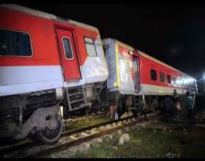 कटिहार में बड़ा रेल हादसा, सोनपुर डिवीजन में अवध असम एक्सप्रेस ट्रेन से टकराई ट्रॉली, 1 की मौत.