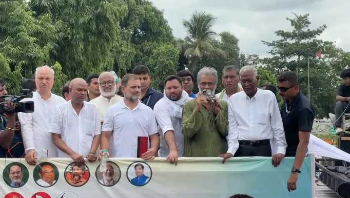 पटना में राहुल गांधी का शक्ति प्रदर्शन: विशेष मतदाता पुनरीक्षण के खिलाफ सड़क पर INDIA गठबंधन