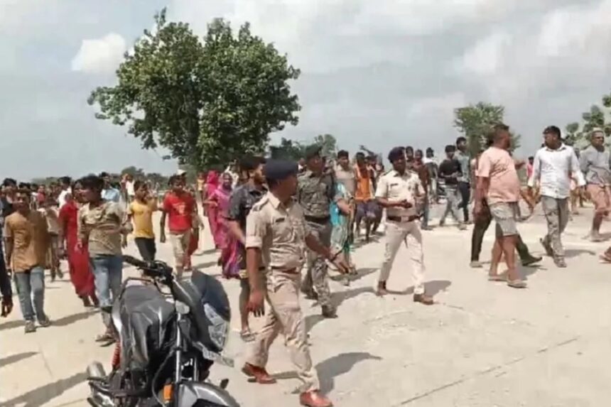 शराब और कमाई के नशे में चूर पुलिस, दो लोगों को सरेआम रौंद डाला, हुआ बवाल, मच गया हाहाकार.
