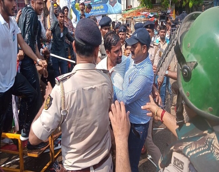 NSUI और पुलिस में धक्का-मुक्की, चला वाटर कैनन, विधानसभा घेराव करने निकले थे छात्र .