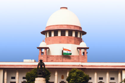 सुप्रीम कोर्ट का चुनाव आयोग को निर्देश: बिहार मतदाता सूची में आधार और वोटर आईडी करें शामिल