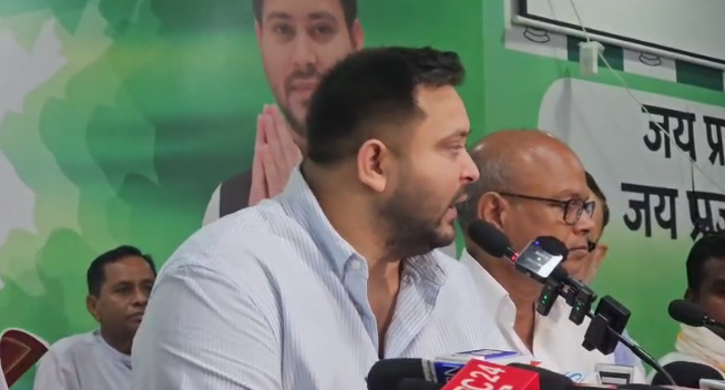 दो-दो पहचान पत्र रखने के मामले में तेजस्वी यादव के खिलाफ दीघा थाने में शिकायत.