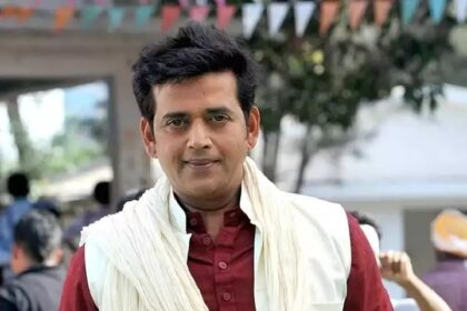 "संघर्षों का सितारा: रवि किशन की ज़िंदगी की अनकही दास्तां"...