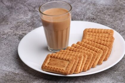 चाय के साथ बिस्किट खाने से हो सकते हैं ये नुकसान, डॉक्टर भी देते हैं चेतावनी...