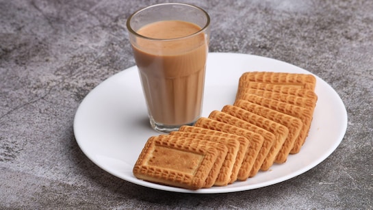 चाय के साथ बिस्किट खाने से हो सकते हैं ये नुकसान, डॉक्टर भी देते हैं चेतावनी...