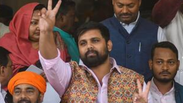 ठाकुरों के रक्षक की हो गई पिटाई, पटना एम्स में विधायक चेतन आनंद के साथ मारपीट