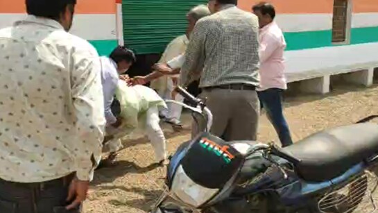 कांग्रेस की बैठक में मारपीट, जमकर चले लात-घूसे.