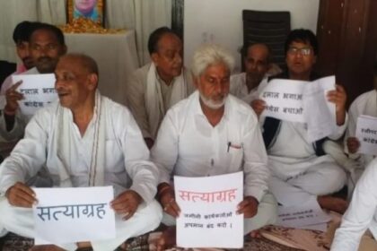 बिहार में कांग्रेस में बवाल, सदाकत आश्रम में सत्याग्रह पर बैठे पुराने कांग्रेसी.