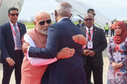 PM मोदी का मालदीव में भव्य स्वागत: स्वतंत्रता दिवस समारोह के मुख्य अतिथि बने, भारत-ब्रिटेन व्यापार समझौते के बाद दूसरा चरण शुरू