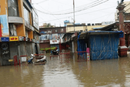 पानी-पानी हुआ पटना, घरों में कैद जिंदगी, मचा हाहाकार