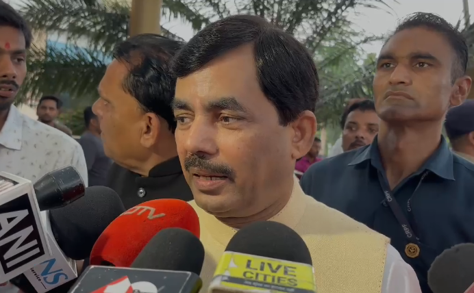 शाहनवाज़ हुसैन का तेजस्वी यादव पर पलटवार “प्रधानमंत्री का फोटो नहीं लगेगा तो किसका लगेगा?”