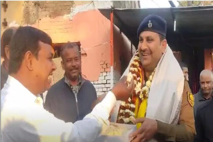 थानेदार की विदाई में दिखा गजब का जलवा,रो पड़े लोग.