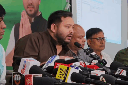 बिहार वोटर लिस्ट पुनरीक्षण पर तेजस्वी का 'हमला': "क्या पारदर्शी है चुनाव आयोग की प्रक्रिया?"