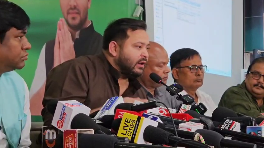 बिहार वोटर लिस्ट पुनरीक्षण पर तेजस्वी का 'हमला': "क्या पारदर्शी है चुनाव आयोग की प्रक्रिया?"