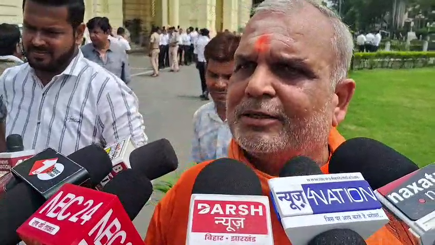 भाजपा विधायक हरिभूषण ठाकुर का RJD पर हमला: "महागठबंधन कभी चुनाव का बहिष्कार नहीं कर सकता, हार के डर से दे रहे धमकी"