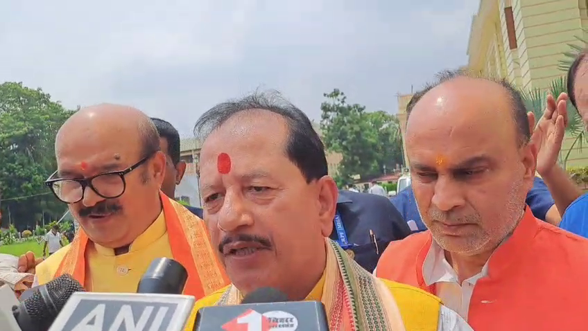 उपमुख्यमंत्री विजय सिन्हा का तेजस्वी यादव पर तीखा हमला: "सदन में गुंडागर्दी बर्दाश्त नहीं, मैं कायर नहीं"