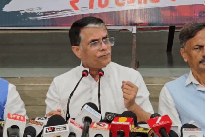 CAG रिपोर्ट से बिहार में ₹70,000 करोड़ के 'महाघोटाले' का खुलासा: पवन खेड़ा ने नीतीश-मोदी सरकार पर साधा निशाना