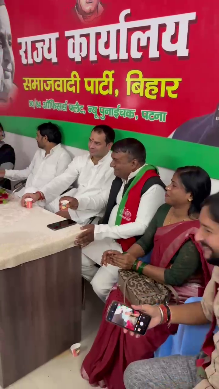 लालू के बेटे तेज प्रताप यादव ने की सपा नेताओं से मुलाकात, बिहार की राजनीति में अटकलों का बाजार गर्म
