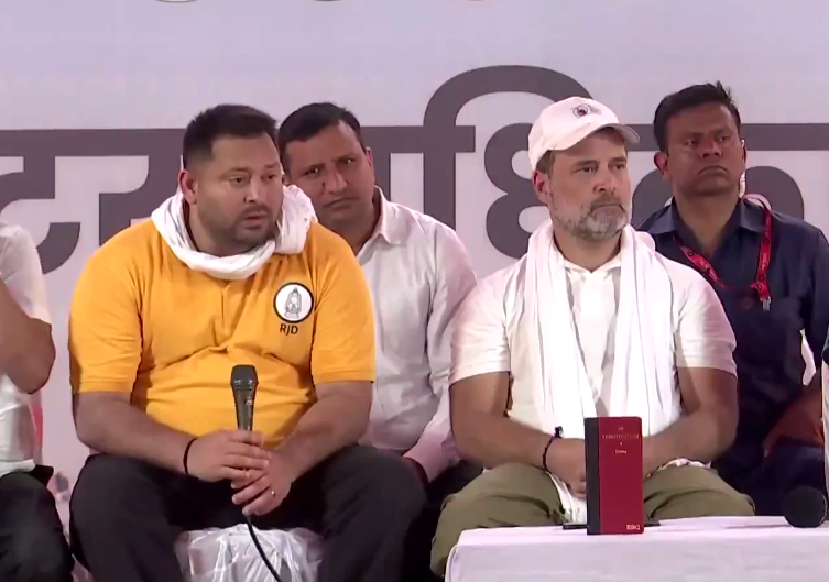 तेजस्वी यादव का चिराग पासवान पर निशाना :चिराग मोदी के हनुमान है मैं जनता का
