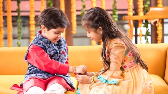 रक्षाबंधन 2025: जानिए क्यों मनाया जाता है यह पवित्र पर्व और क्या है इसके पीछे की ऐतिहासिक कथा...