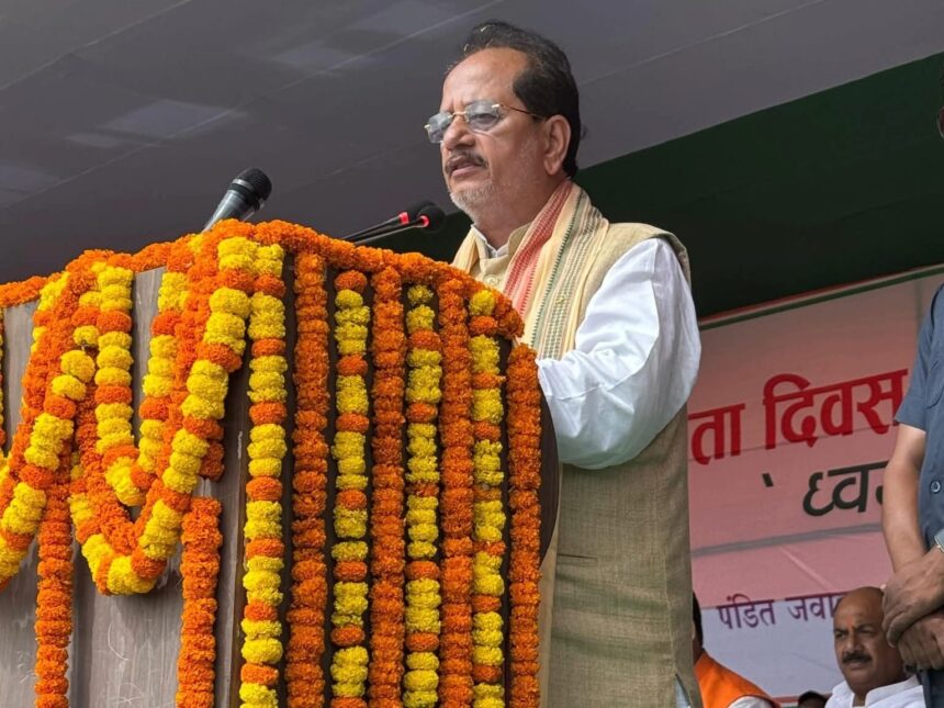 मुजफ्फरपुर में डिप्टी सीएम ने फहराया तिरंगा, कृषि व उद्योग पर रखी बड़ी बातें...