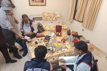 कार्यपालक अभियंता अनुभूति श्रीवास्तव के ठिकानों पर छापेमारी, अकूत संपत्ति का खुलासा