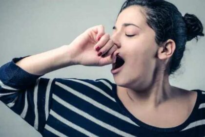 बार-बार जम्हाई आना सिर्फ थकान नहीं, छिपा हो सकता है हेल्थ अलर्ट!...