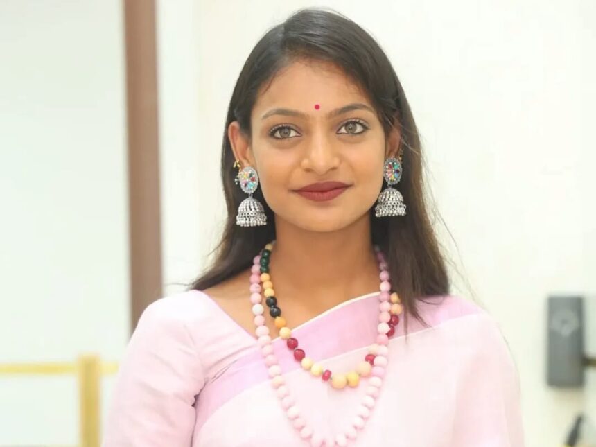 महाकुंभ की वायरल गर्ल मोनालिसा का धमाकेदार साउथ डेब्यू, पहली फिल्म की हुई घोषणा...