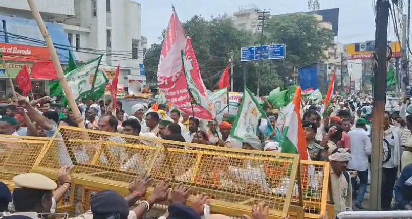 मुख्यमंत्री आवास का घेराव: भूमि अधिग्रहण में गड़बड़ी को लेकर प्रदर्शन