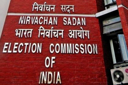 राजनीतिक दलों के साथ EC की हाई लेवल मीटिंग, क्यों तीन पार्टियों को नहीं मिला आमंत्रण?