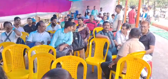 राजस्व महाअभियान में हड़ताल कर रहे 110 से अधिक राजस्व कर्मी बर्खास्त, सरकार की सख्त कार्रवाई
