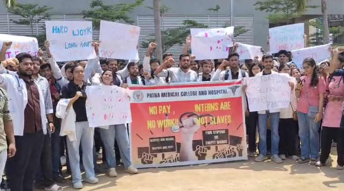 पटना के पीएमसीएच में जूनियर डॉक्टरों की हड़ताल, स्वास्थ्य सेवाएं प्रभावित, मरीज परेशान