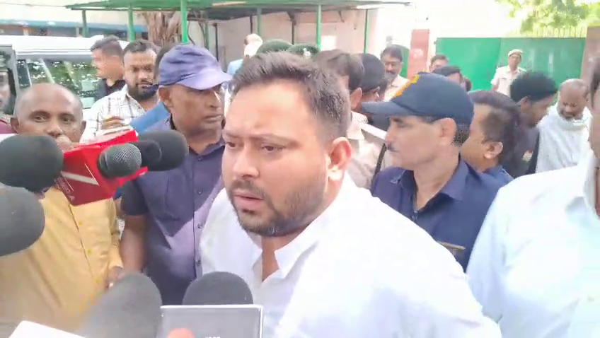 तेजस्वी यादव दिल्ली रवाना, PM मोदी पर साधा निशाना; 'इंडिया' गठबंधन की बैठक में होंगे शामिल