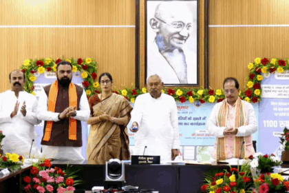 बिहार में महिला वोटरों को साधने के लिए नीतीश कुमार का 'प्लान', पेंशन से लेकर व्यापार अनुदान तक का तोहफा