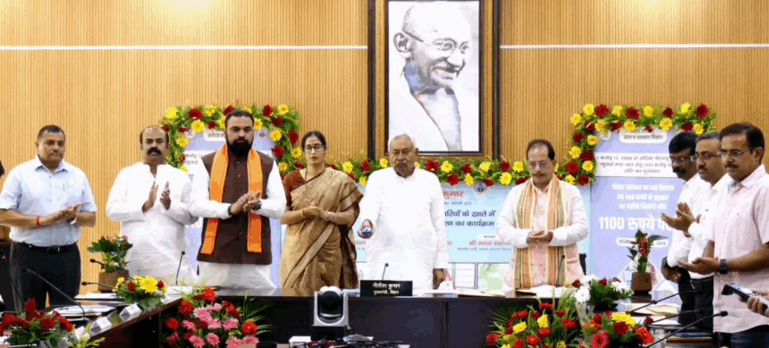 बिहार में महिला वोटरों को साधने के लिए नीतीश कुमार का 'प्लान', पेंशन से लेकर व्यापार अनुदान तक का तोहफा
