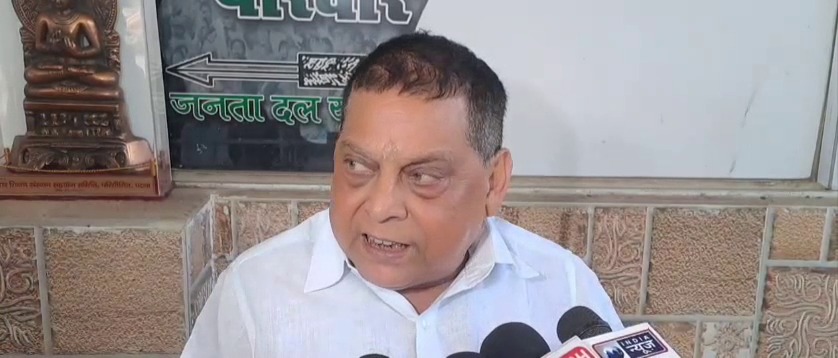 जदयू-राजद में जुबानी जंग तेज: नीरज कुमार ने तेजस्वी यादव को दी पिटारा खोलने की धमकी