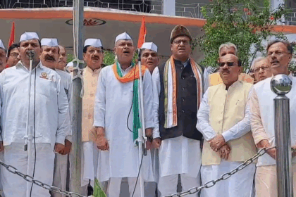 सदाकत आश्रम में कांग्रेस का झंडोत्तोलन, प्रदेश अध्यक्ष ने कहा- 'वोटर लिस्ट से नाम काटने वालों के खिलाफ लड़ेंगे'