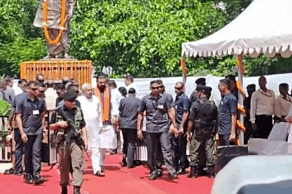 मुख्यमंत्री नीतीश कुमार ने अटल बिहारी वाजपेयी को दी श्रद्धांजलि